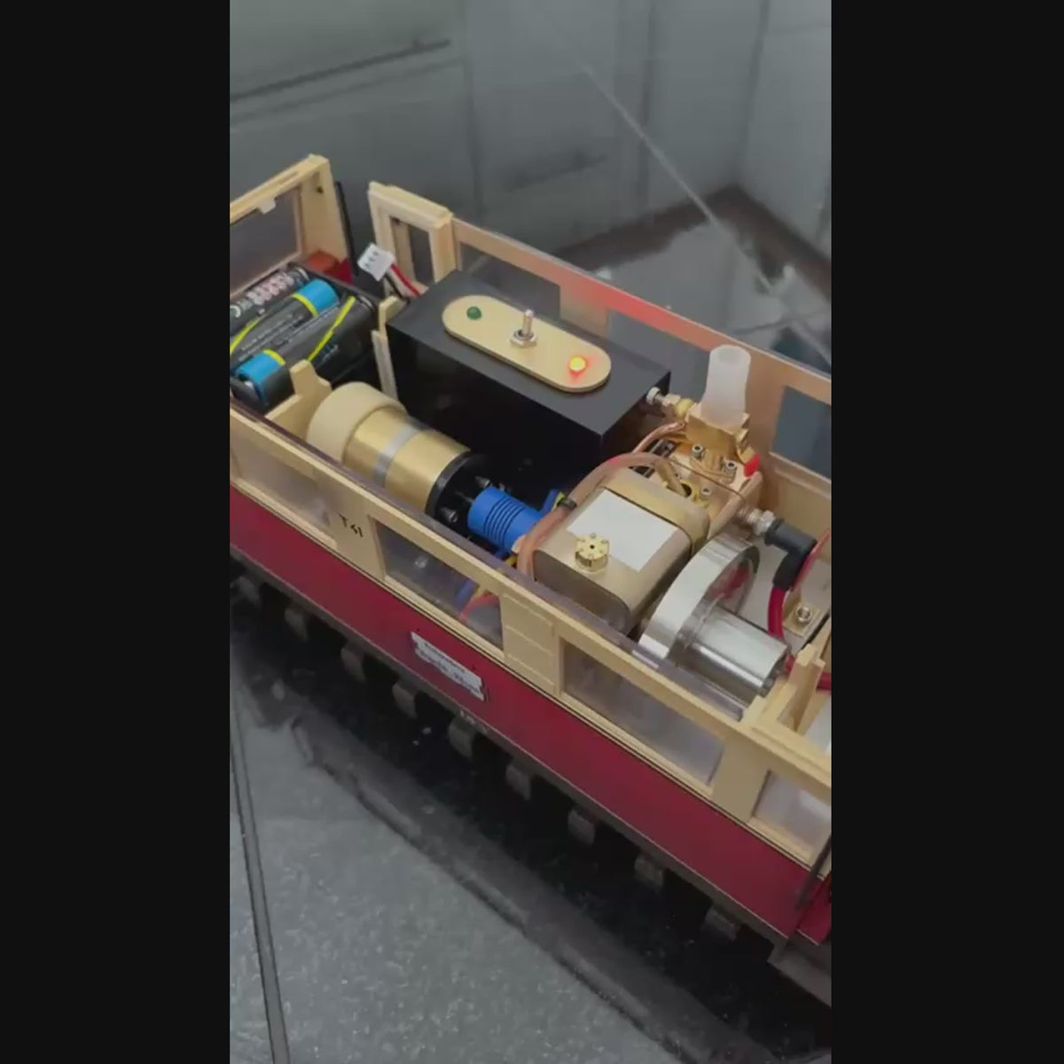 Video laden: LGB Wismarer Schienenbus 4-Takt-Benzin-Umbau Spur G